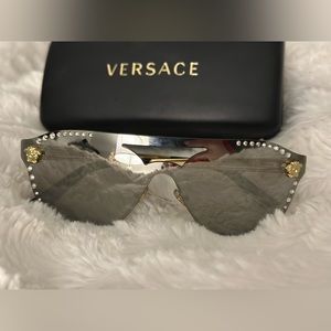 Versace Women’s sunglasses- BNWT
